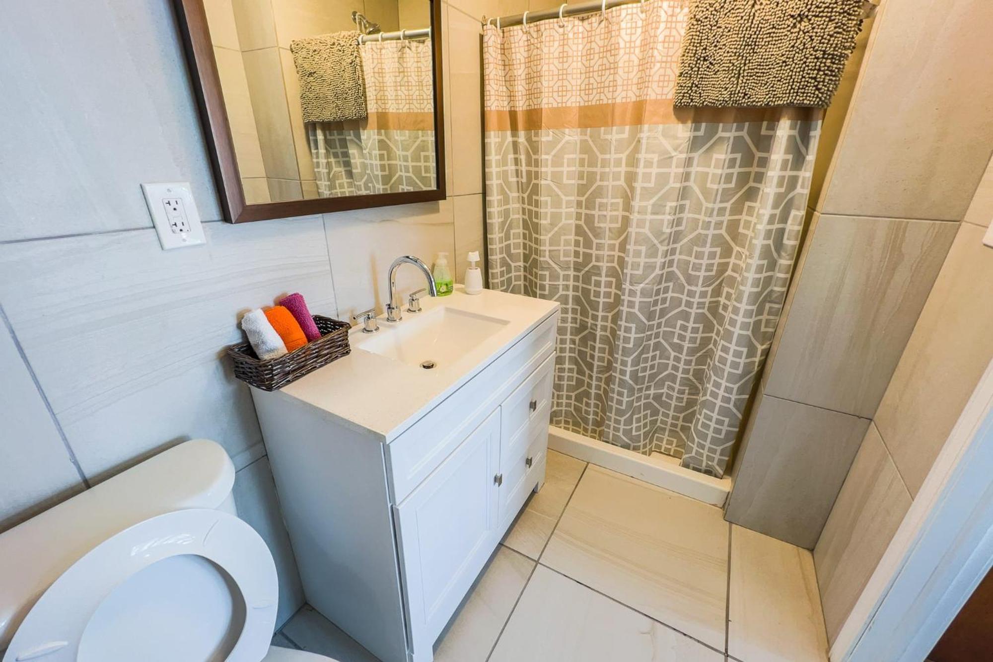 Large 6Br, 6 Bath In The City Of Ниагарски водопад Екстериор снимка